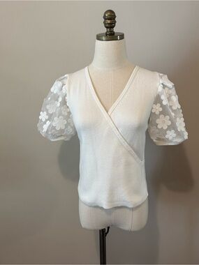 French Connection White V-Neck Puff-Sleeve Knit Top